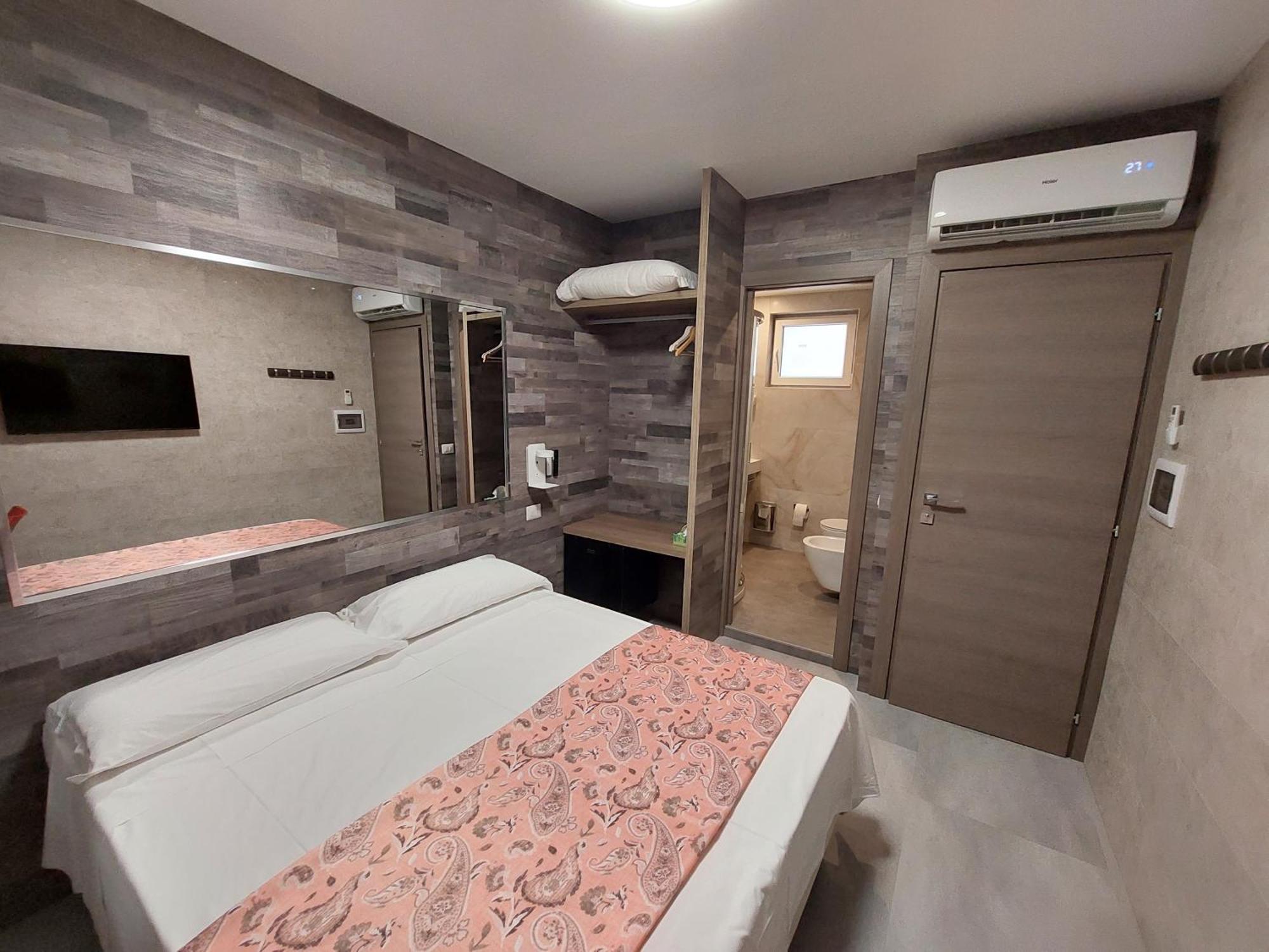 Hotel Pontenuovo Merone Екстериор снимка